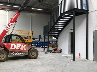 D+M ocelového schodiště včetně zábradlí 1