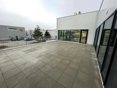 D+M ocelového zábradlí - pozink, pokládka betonové dlažby