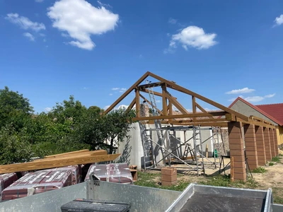 pohled na výrobu sedlové střechy